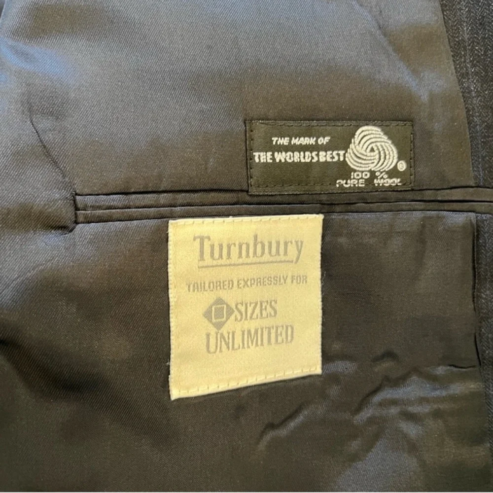 Turnbury Men's Navy Pinstripe Blazer 100% wool 56R like new